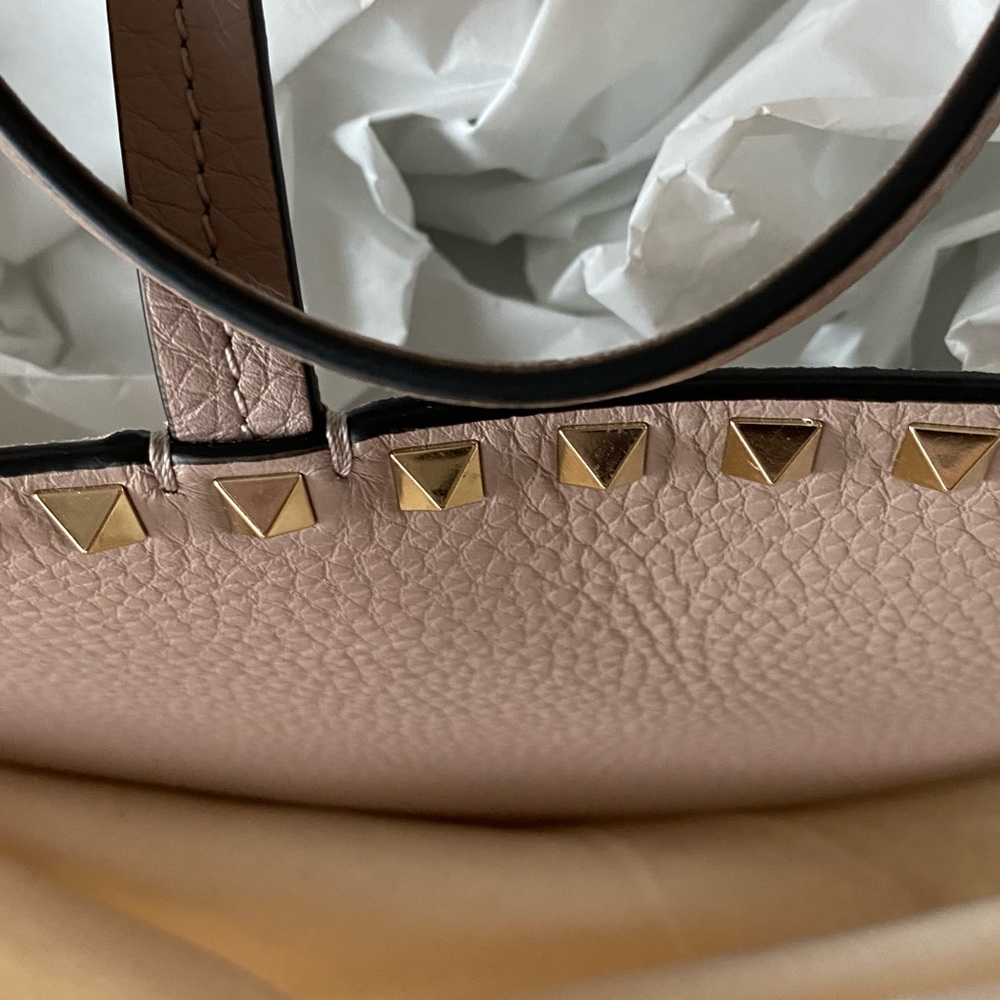 Valentino Garavani Rockstud Shopper. *Brand New* - Picture 8 of 16